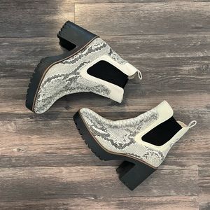 Chinese Laundry Good Day Boots